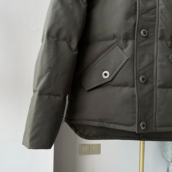 関税負担なし☆ムースナックルズ 3Q JACKET 偽物 ダウンジャケット moa32085